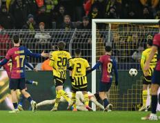 乐鱼体育app-巴塞罗那在欧国联比赛中遭遇失利